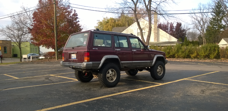Illustration for article titled Which Is Better Off-Road: A Brand New Jeep Cherokee Or My Old $600 Craigslist Cherokee?